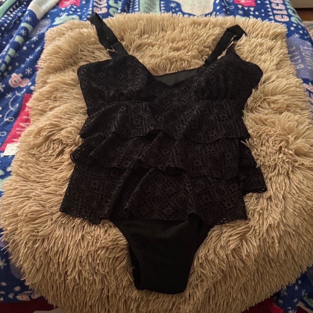 Nicole Miller Black Lace Swimsuit NWOT JUST TRYED ON